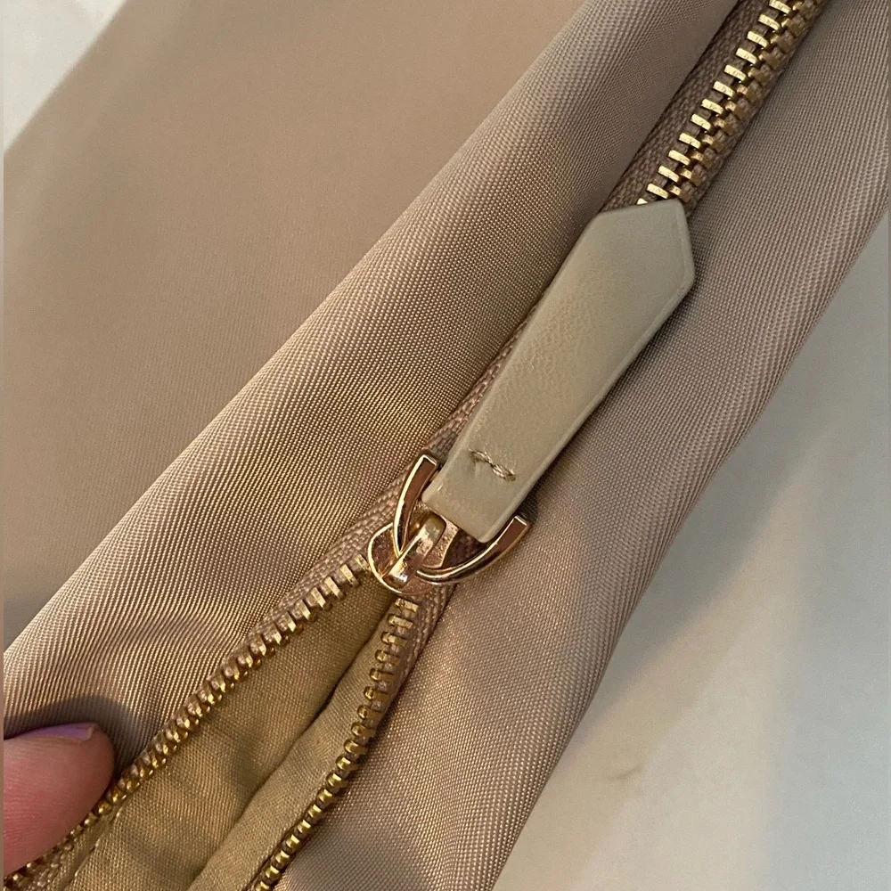 Burberry Pouch Cosmetics Bag / Makeup Organizer Case - GWP